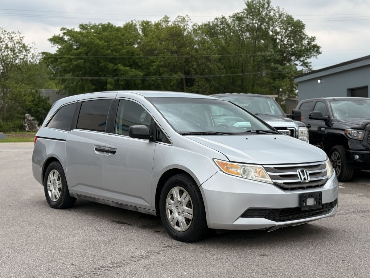View vehicle photo 4