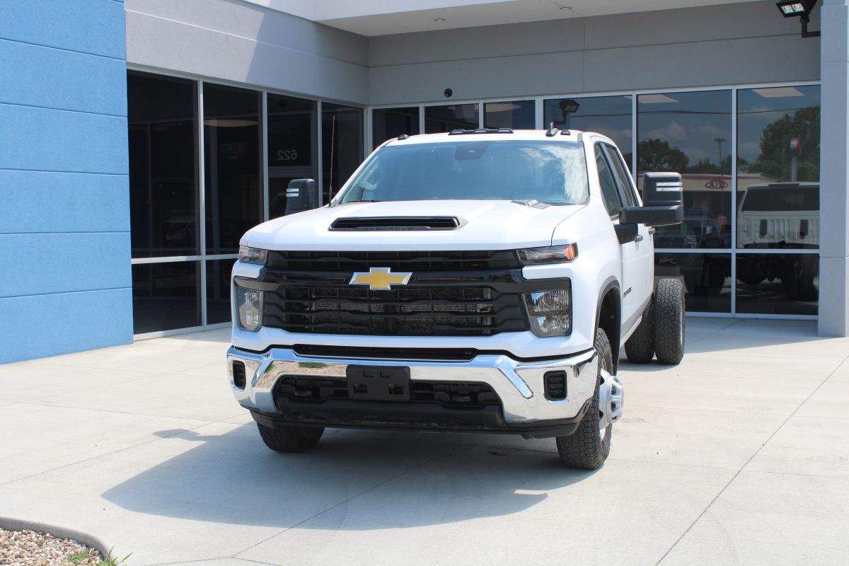 2024 Chevrolet Silverado 3500 Chassis Cab Work Truck's photo