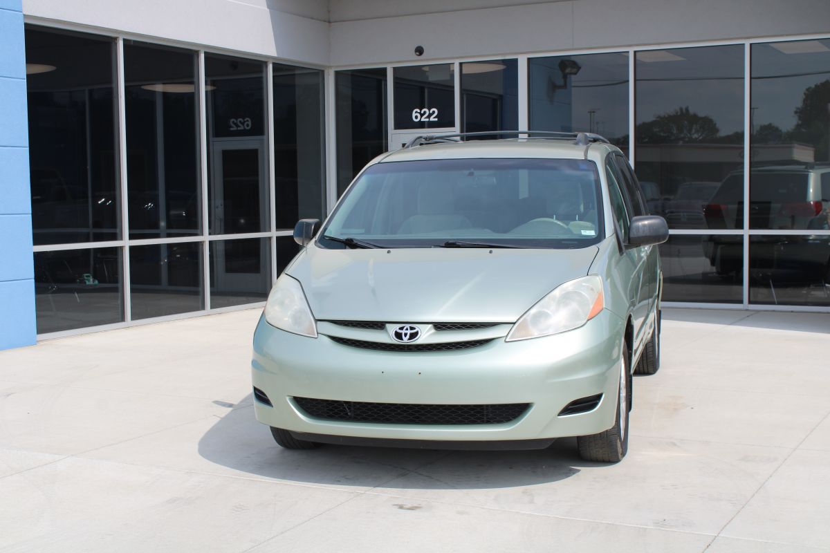 2010 Toyota Sienna LE