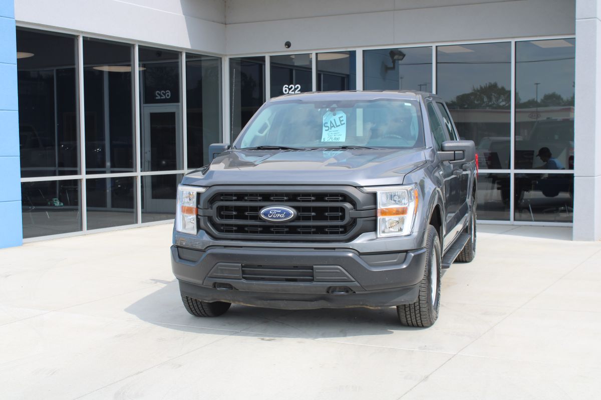 2021 Ford F-150 XL's photo